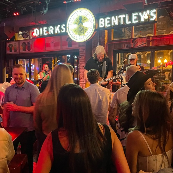 Meet your Posher, Lindsay - Picture 8 of 11